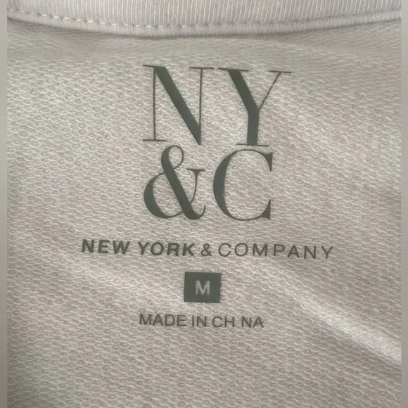 New York & Company - Love Graphic Puff-Sleeve Top (NWT) - Picture 4 of 5